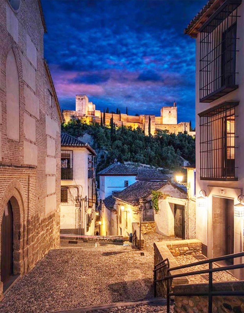Apartasuite Centro Historico Atico Tranquilo Y Luminoso En El Corazon De Granada Eksteriør billede